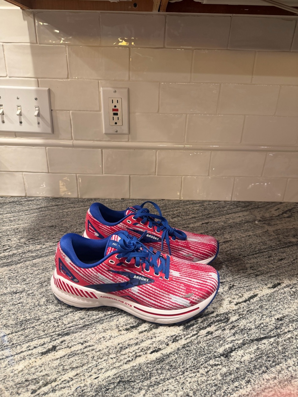 Women’s Brooks Adrenaline GTS 23 Run USA Collection Size 8.5
